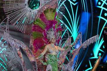 Lola Ortíz, representante de la firma teldense Tapicería Peñate, nueva Reina del Carnaval de la capital grancanaria/TA y Lpacarnaval.